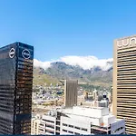 Stunning 1-Bedroom Apartment With Mountain Views