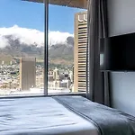 Stunning 1-Bedroom Apartment With Mountain Views